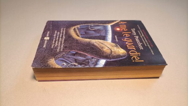 Terry Pratchett, A me le guardie!, Salani 1a edizione 2002 - immagine 3