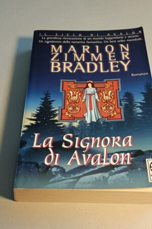 Marion Zimmer Bradley, La signora di Avalon, Tea