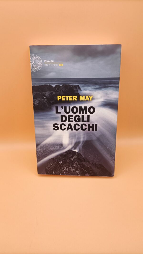 Peter May, L'uomo degli scacchi, Einaudi