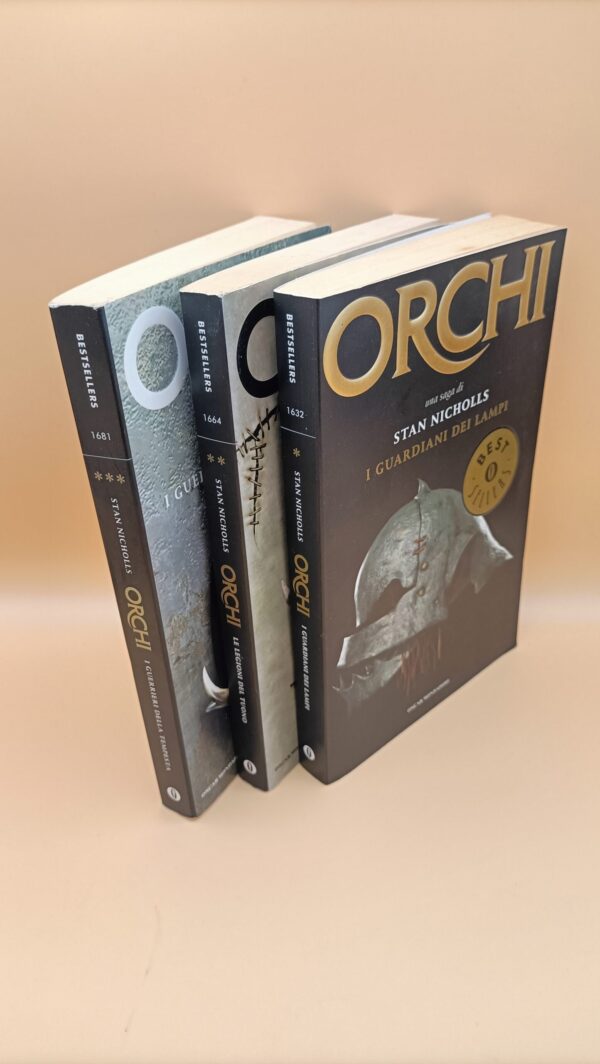Stan Nicholls, Orchi - trilogia, Oscar Mondadori