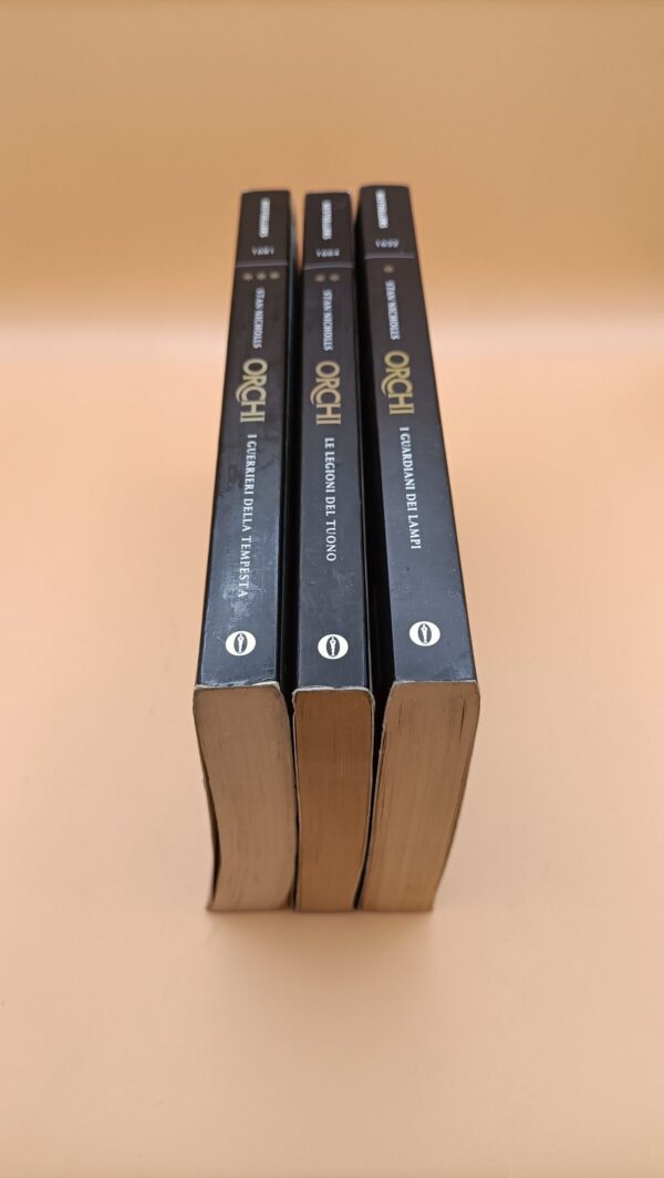 Stan Nicholls, Orchi - trilogia, Oscar Mondadori - immagine 3